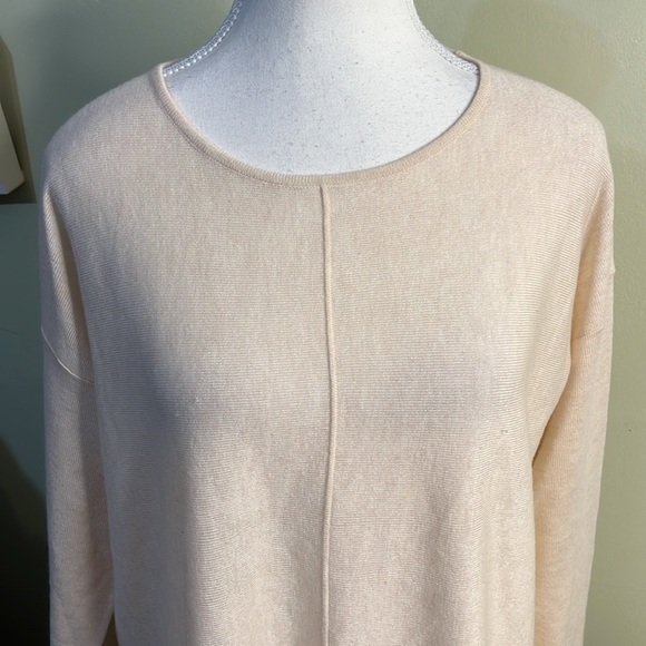Kerisma Elegant Cream Mercerized wool blend lightweight high low sweater, M/L - Picture 3 of 17